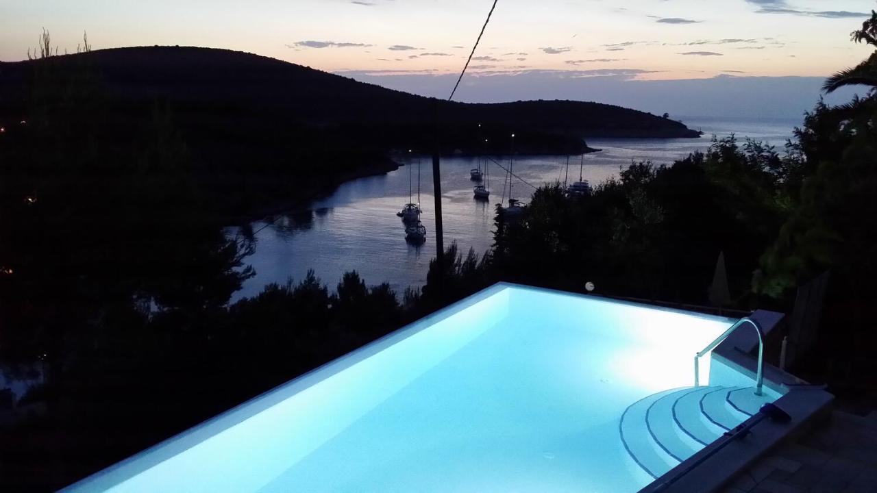 Holiday home Seaside House With A Swimming Pool Cove Pribinja, Hvar - 15324