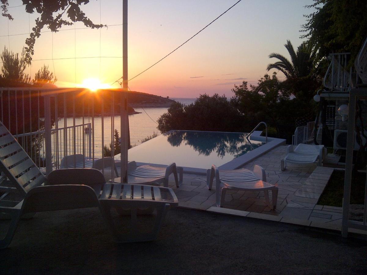 Holiday home Seaside House With A Swimming Pool Cove Pribinja, Hvar - 15324